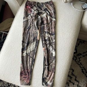EUC Under Armour Small Camo Leggings